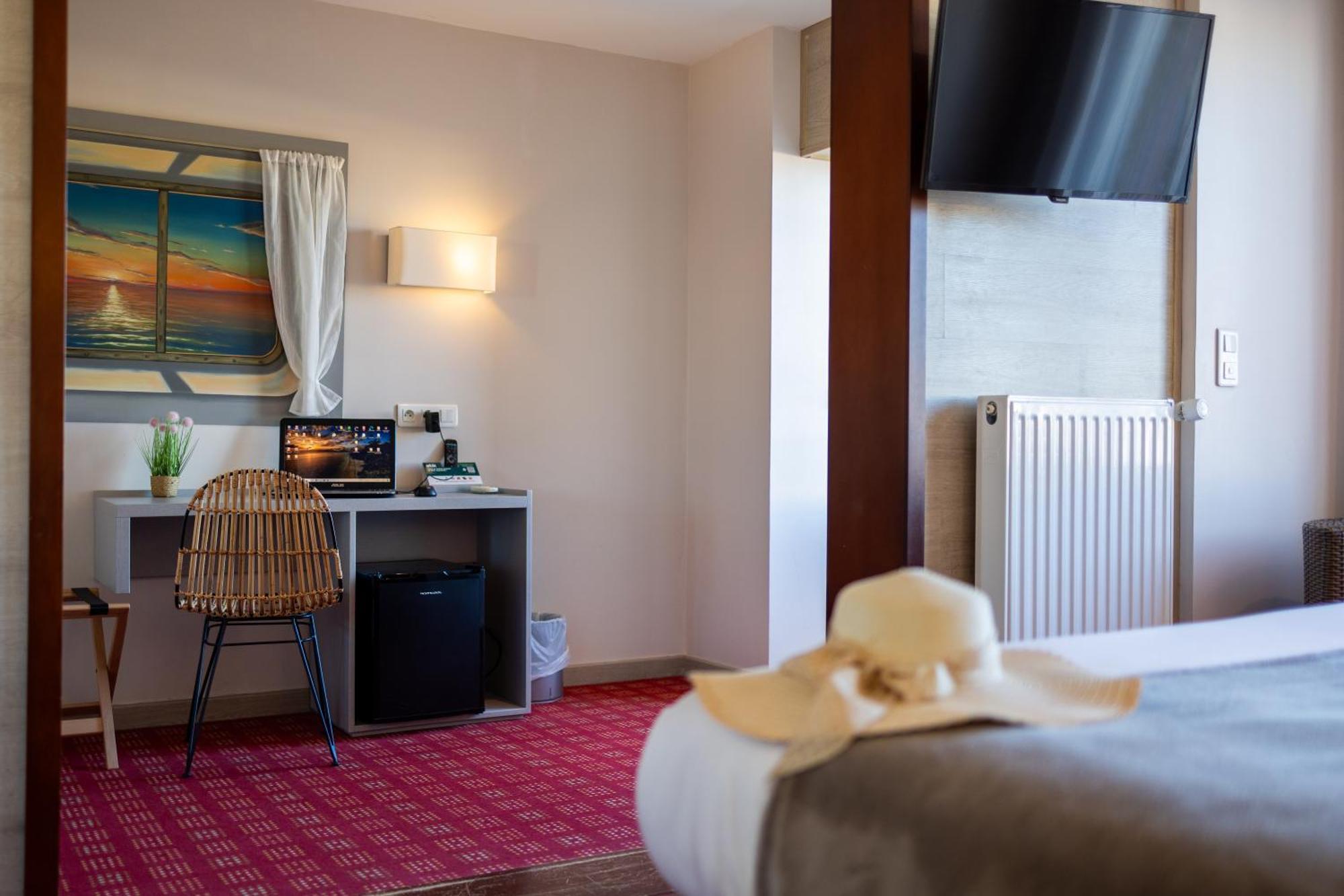 Logis Hotel & Restaurant Mediterranee Port-la-Nouvelle Eksteriør billede